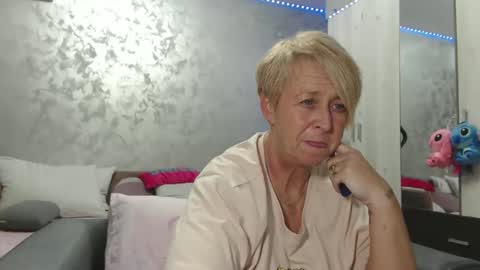 Lovepinklilly online show from 22, 4, 2026