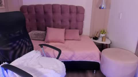 Rose Taylor online show from 25, 4, 2026