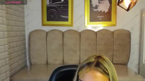 rosse jeane v online show from 18, 12, 2025