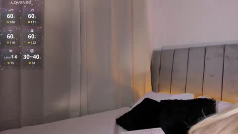 Rosse Daw Independent model  online show from 4, 12, 2025