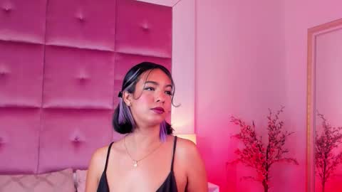 Snapshot of rousewhitte chatting on 25, 11, 2025 rousewhitte online show from 25, 11, 2025