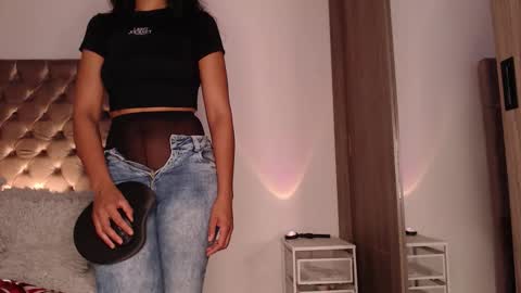 Rouss marie henao  online show from 2, 11, 2025