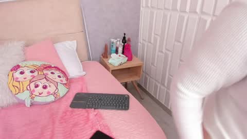Snapshot of roxanebrown chatting on 7, 5, 2026 roxanebrown online show from 7, 5, 2026