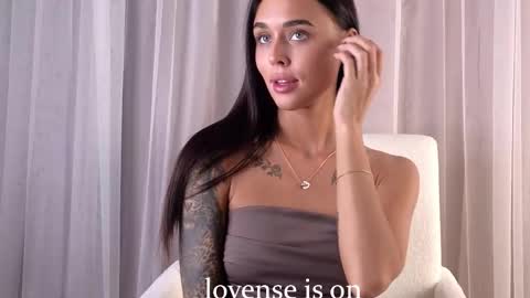 Anna Lokiss online show from 7, 1, 2026