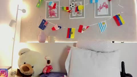 Snapshot of roxannegomez_ chatting on 14, 7, 2026 Roxanne Gomez online show from 14, 7, 2026
