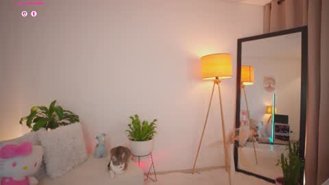 Snapshot of roxie_gates chatting on 5, 7, 2026 R O X I E online show from 5, 7, 2026