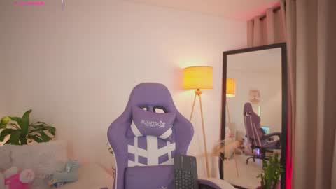 Snapshot of roxie_gates chatting on 8, 7, 2026 R O X I E online show from 8, 7, 2026