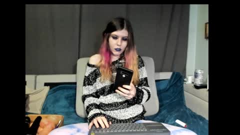 roxihazeleyes online show from 23, 1, 2025