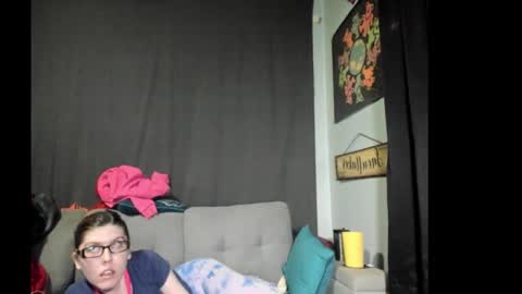 roxihazeleyes online show from 5, 11, 2025