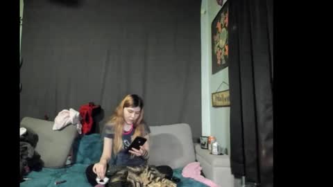 roxihazeleyes online show from 18, 11, 2025