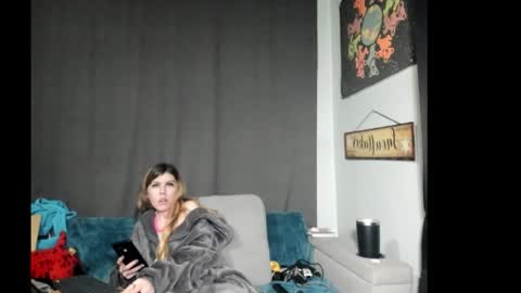 roxihazeleyes online show from 13, 1, 2026