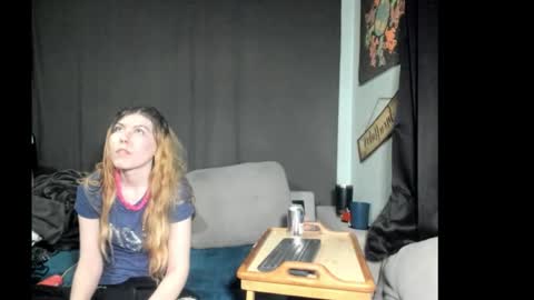 roxihazeleyes online show from 4, 3, 2026