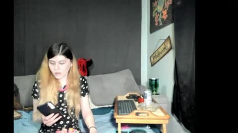 roxihazeleyes online show from 1, 5, 2026