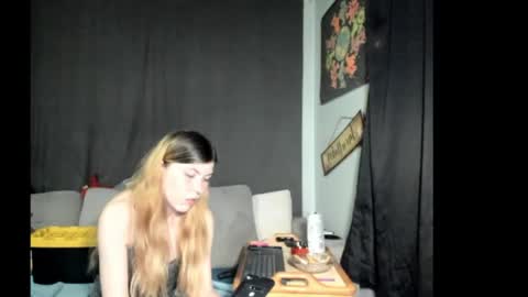 roxihazeleyes online show from 5, 5, 2026