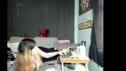 roxihazeleyes online show from 3, 6, 2026