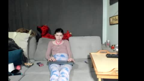 roxihazeleyes online show from 8, 6, 2026