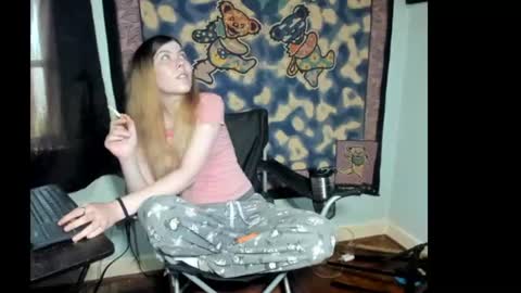 roxihazeleyes online show from 24, 6, 2026