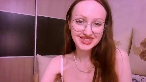 Roxxy Wharton online show from 18, 4, 2026