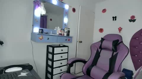 Snapshot of roxy_lu_07 chatting on 8, 6, 2026 Roxy online show from 8, 6, 2026