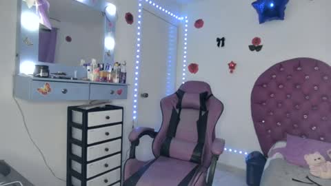Snapshot of roxy_lu_07 chatting on 31, 7, 2026 Roxy online show from 31, 7, 2026
