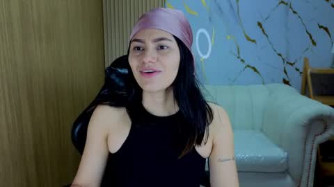 Snapshot of roxy_luxe_tf chatting on 5, 7, 2026 Roxy online show from 5, 7, 2026