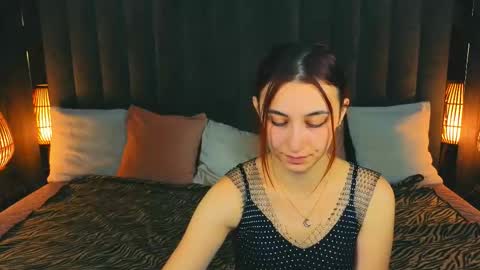 Snapshot of roxy_rayy chatting on 23, 10, 2025 roxy_rayy online show from 23, 10, 2025