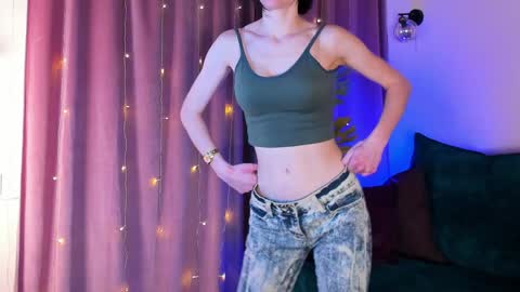 roxy_riot_ online show from 7, 2, 2025