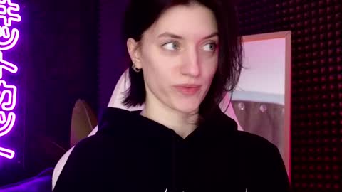 roxy_riot_ online show from 8, 3, 2025