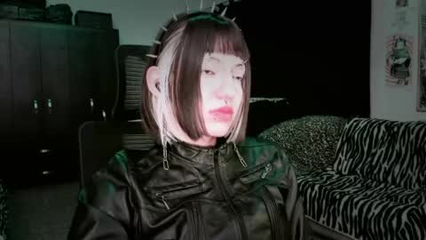 Roxy Independient model Help me to reach 50 thumbs up online show from 29, 4, 2026