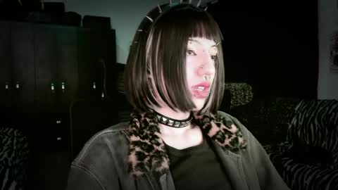 Roxy Independient model Help me to reach 50 thumbs up online show from 11, 5, 2026