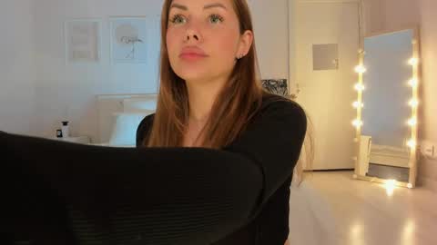 Roxy follow me online show from 29, 4, 2026