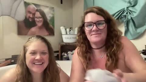 Snapshot of roxydover chatting on 5, 1, 2025 Roxy online show from 5, 1, 2025