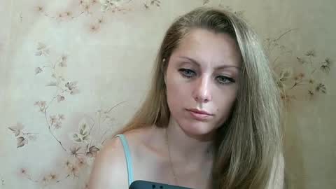 Snapshot of roxyfox18x01 chatting on 28, 6, 2026 roxyfox18x01 online show from 28, 6, 2026