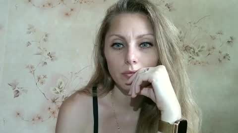 Snapshot of roxyfox18x01 chatting on 30, 6, 2026 roxyfox18x01 online show from 30, 6, 2026