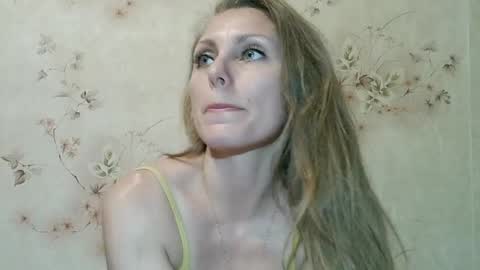 Snapshot of roxyfox18x01 chatting on 7, 7, 2026 roxyfox18x01 online show from 7, 7, 2026