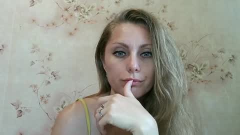 Snapshot of roxyfox18x01 chatting on 12, 7, 2026 roxyfox18x01 online show from 12, 7, 2026