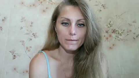 Snapshot of roxyfox18x01 chatting on 27, 7, 2026 roxyfox18x01 online show from 27, 7, 2026