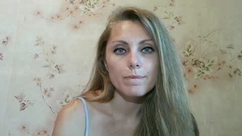 Snapshot of roxyfox18x01 chatting on 1, 8, 2026 roxyfox18x01 online show from 1, 8, 2026
