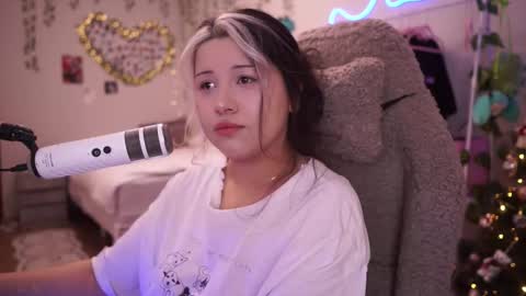 Snapshot of roxysuh chatting on 12, 1, 2026 roxysuh online show from 12, 1, 2026