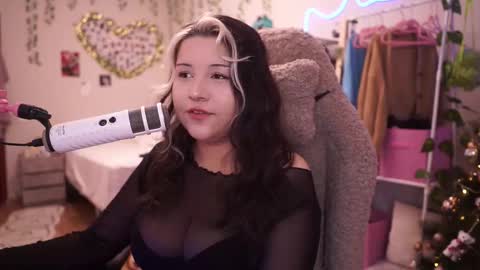 Snapshot of roxysuh chatting on 19, 1, 2026 roxysuh online show from 19, 1, 2026