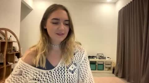 Snapshot of roxysweetdream chatting on 17, 3, 2026 Roxy online show from 17, 3, 2026