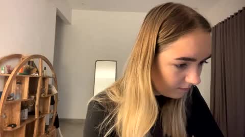 Snapshot of roxysweetdream chatting on 19, 3, 2026 Roxy online show from 19, 3, 2026