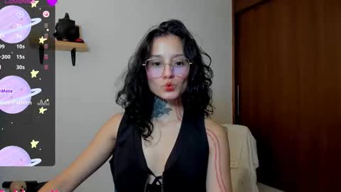 Snapshot of roxyvenom chatting on 8, 10, 2025 roxy online show from 8, 10, 2025