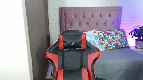 ruby_your_milf online show from 28, 2, 2025