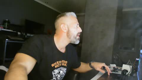 Chico que rico Caliente online show from 31, 12, 2024