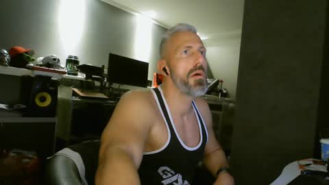 Chico que rico Caliente online show from 31, 12, 2024