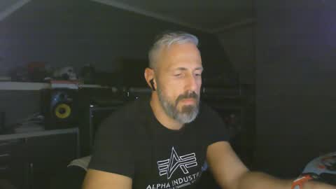 Chico que rico Caliente online show from 6, 1, 2025