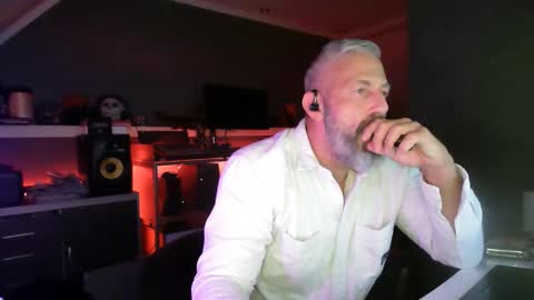 Chico que rico Caliente online show from 2, 11, 2025