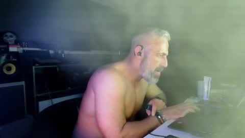 Chico que rico Caliente online show from 25, 3, 2026