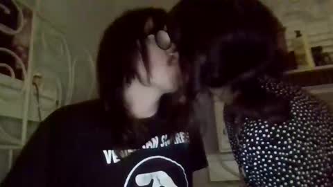 Snapshot of ruinedsistr chatting on 22, 10, 2025 ruinedsistr online show from 22, 10, 2025